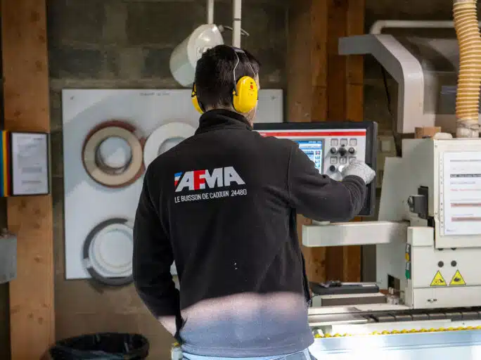 Paramétrage de la machine plaqueuse de chants droits numérique